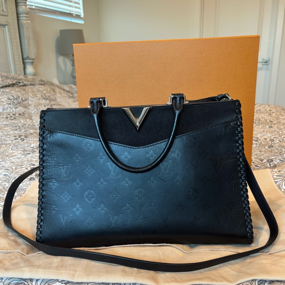 Louis Vuitton Very Zipped Black Shoulder Bag with Silver Hardware